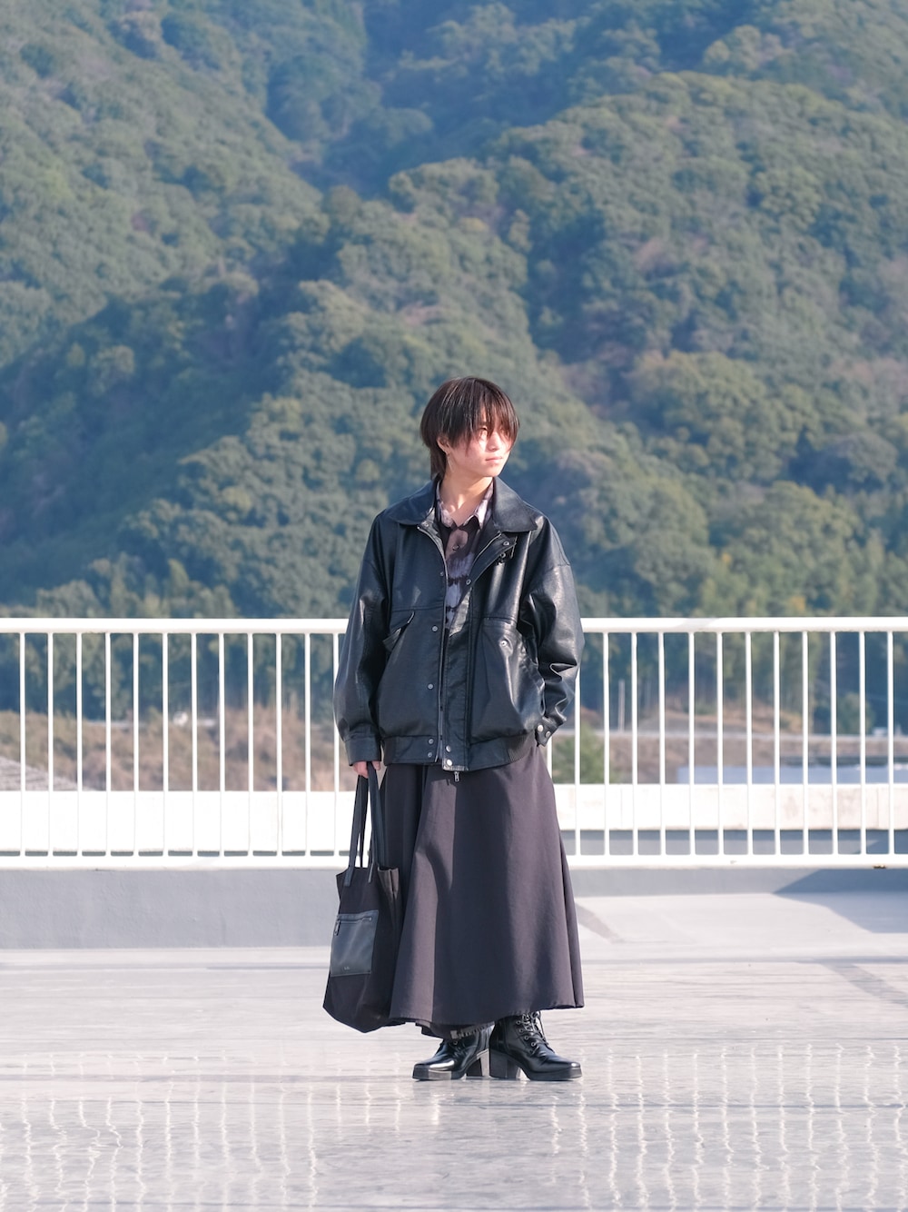 「低身長、キレイめ、モード、デート服、低身長コーデ、CASPER JOHN、CLEL、学生コーデ、中性、オールブラック、レザー、ブルゾン、袴パンツ、KUUUPY」｜「KUUUPYのDrape Gather Hakama Pants - ドレープギャザー袴パンツ（スラックス、ブラック系）」を使った、だおん。さん（メンズ・162cm）の冬コーディネートの1枚目の写真
