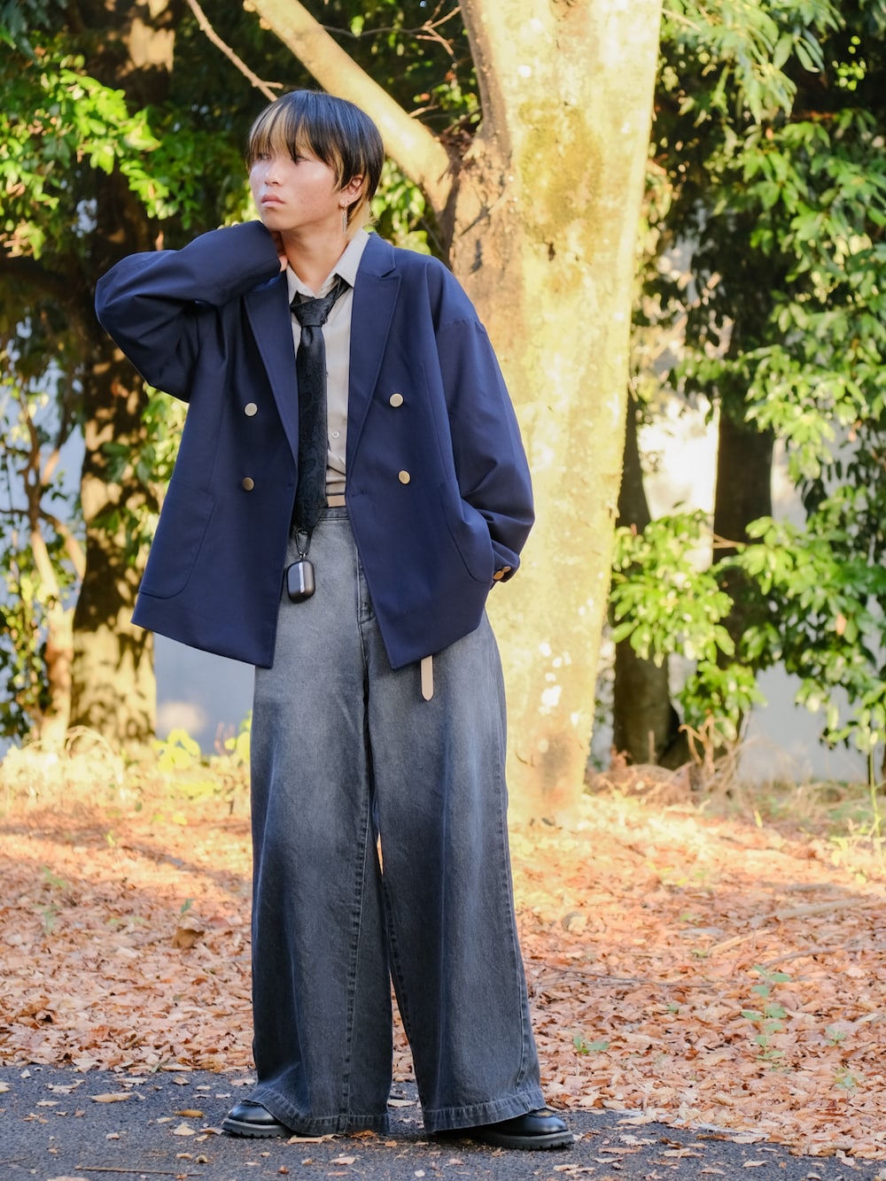 「秋服まるっと大公開、秋服コーデ、メンズファッション、きれいめカジュアル、キレイめコーデ、デート、学生、学生コーデ、おとなっぽコーデ、ジャケット、テーラードジャケット」｜「RAGEBLUEのライトPE/ネイビーブレザージャケット（テーラードジャケット、ブルー系）」を使った、だおん。さん（メンズ・162cm）の秋コーディネートの1枚目の写真