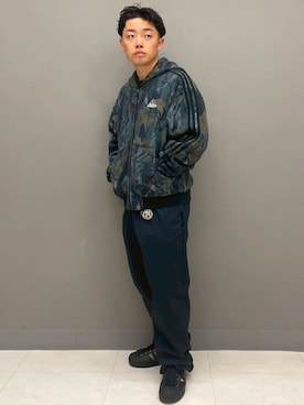 「adidas（アディダス）のカモ フード付き フルジップ / アディダスオリジナルス adidas Originals（パーカー）」を使った、NTさん（メンズ・166cm）の秋コーディネート