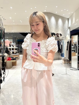 「LOWRYS FARM（ローリーズファーム）のシャーリングブラウスフレンチスリーブ　1046442（シャツ/ブラウス、ホワイト系）」を使った、ざっきーさん（レディース・158cm）の夏コーディネート