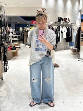 「LOWRYS FARM（ローリーズファーム）のメランジロゴTEE　1048840（Tシャツ/カットソー、グレー系）」を使った、ざっきーさん（レディース・158cm）の夏コーディネート