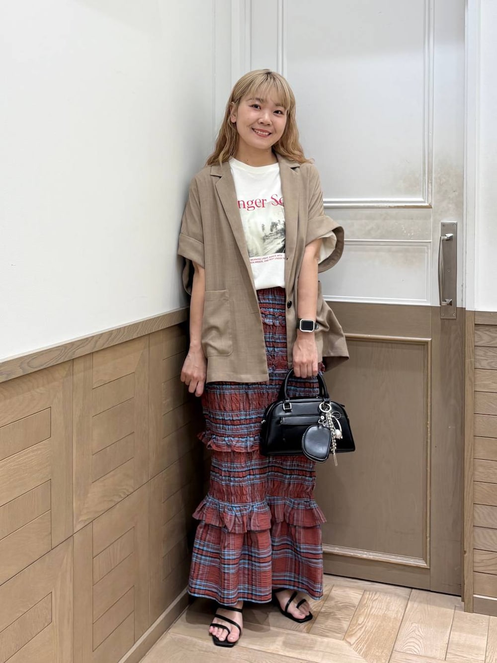 「女子ウケ、チェック、夏コーデ、旅行、ローリーズスタイル_LOWRYS FARM、カジュアル、女子会」｜「LOWRYS FARMのラインヒールサンダル　 323356（サンダル、ブラック系）」を使った、ざっきーさん（レディース・158cm）の春コーディネートの1枚目の写真