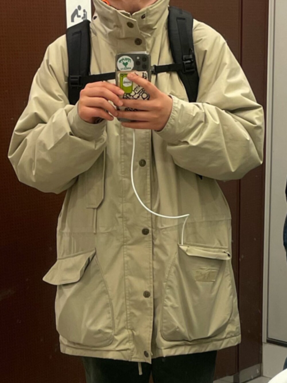「WOOLRICHのアイテム（ジャケット/アウター、ベージュ系）」を使った、07nnkさん（レディース・166cm）の秋コーディネートの1枚目の写真