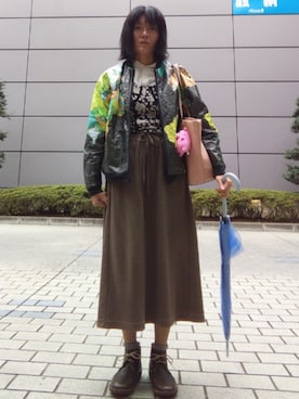 「アイテム（ブーツ、グリーン系）」を使った、ほりいかなさん（レディース・164cm）の秋コーディネート