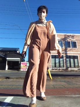 「アイテム（サロペット/オーバーオール）」を使った、ほりいかなさん（レディース・164cm）の秋コーディネート