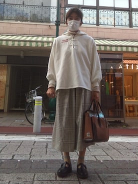 「アイテム（パーカー）」を使った、ほりいかなさん（レディース・164cm）の秋コーディネート