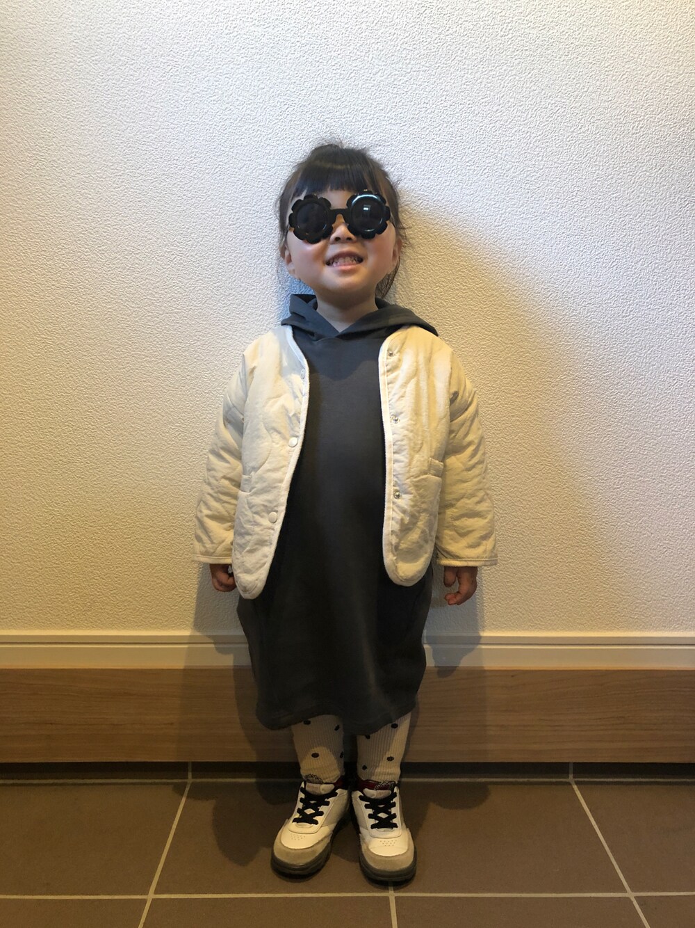 「休日スタイル、春コーデ、３歳女の子、水玉レギンス、キルティングジャケット」｜「GLOBAL WORKの100㎝（ワンピース、ブラック系）」を使った、ツッキーさん（キッズ・90cm）の冬コーディネートの1枚目の写真