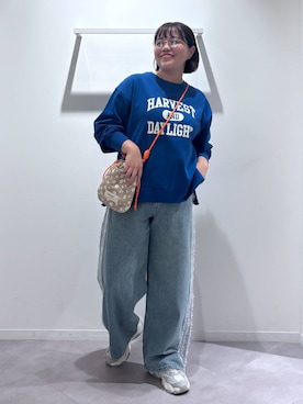 「アイテム（スウェット、ブルー系）」を使った、めいめいさん（レディース・160cm）の秋コーディネート