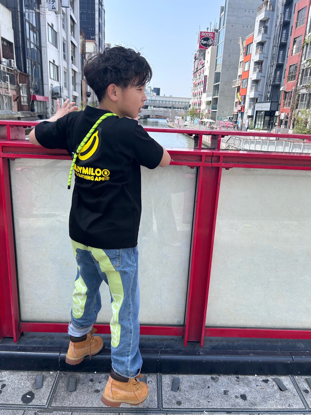 「Timberlandの《Timberland》ティンバーランド 6In Premium WP Boot（ブーツ、ベージュ系）」を使った、ファッション好きどうですか？さん（骨格ナチュラル・キッズ・138cm）の春コーディネートの1枚目の写真