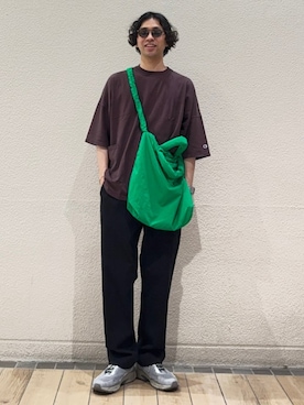 「Champion（チャンピオン）のアイテム」を使った、奥原さん（メンズ・177cm）の秋コーディネート