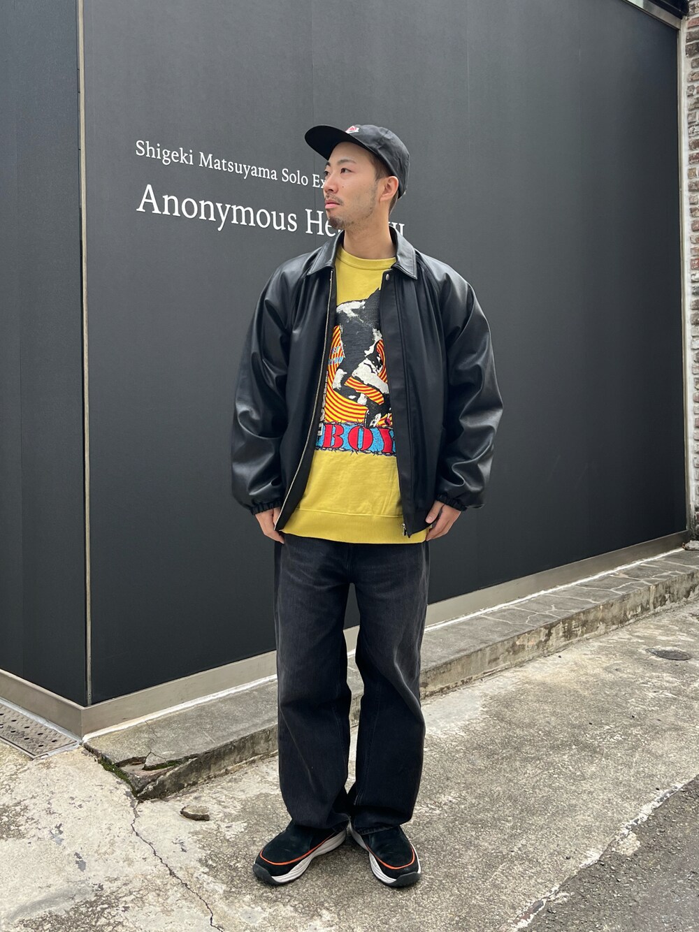 「チャオパニック、ciaopanic」｜「CIAOPANICの【BUGLE BOY/ビューグルボーイ】ロゴスウェット（Tシャツ/カットソー、イエロー系）」を使った、takushutoさん（メンズ・173cm）の冬コーディネートの1枚目の写真