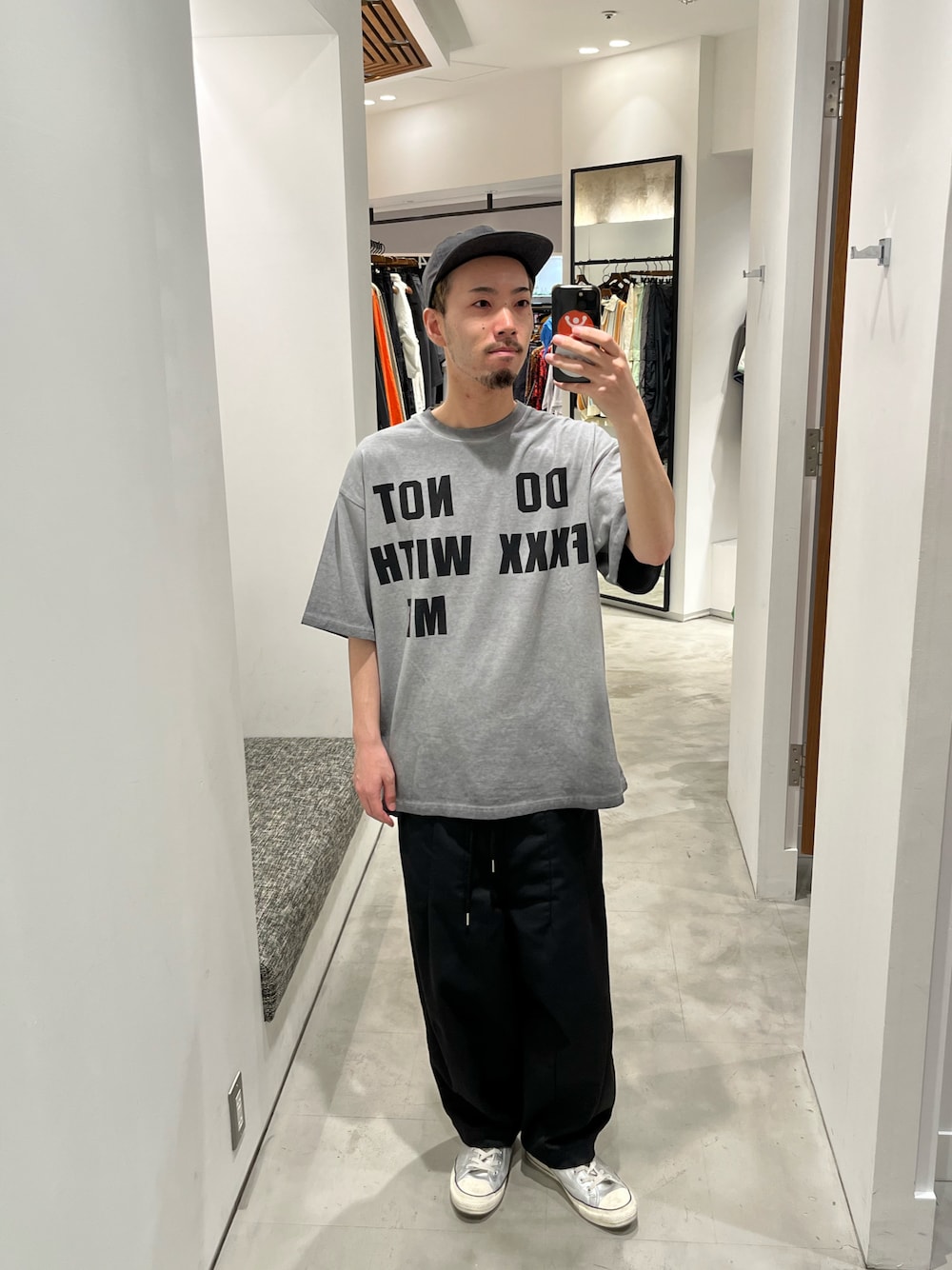 「チャオパニック、ciaopanic」｜「CIAOPANICの【ユニセックス】スーパーフェードTシャツ（Tシャツ/カットソー、グレー系）」を使った、takushutoさん（メンズ・173cm）の夏コーディネートの1枚目の写真