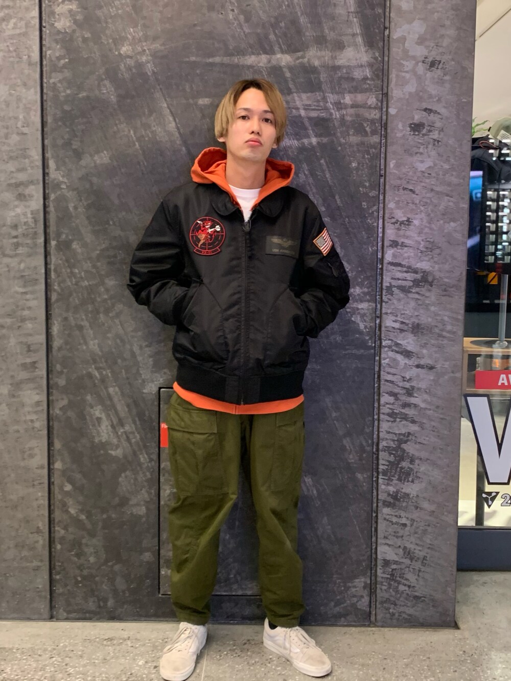 「AVIREX、AVIREXBelle、AVIREX梅田店、ファッションの力を信じよう、いいね、save、フォローお願いします🤑、いいね返し、フォローミー、フォローお願いします、CWU-36、ミリタリーパンツ」｜「AVIREXのCWU 36P VX-31（MA-1、ブラック系）」を使った、アオさん（メンズ・176cm）の秋コーディネートの1枚目の写真