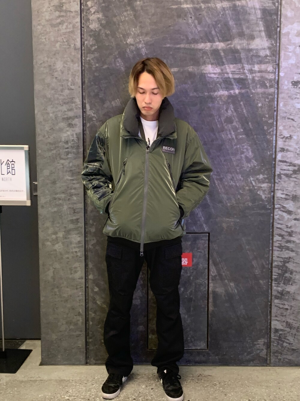 「AVIREX、AVIREXBelle、AVIREX梅田店、ファッションの力を信じよう、エアロゲル、アウター、フォローミー、いいね、save、フォローお願いします🤑、いいね返し、いいね＆フォロー よろしくお願いします！」｜「AVIREXのエアロゲル ジャケット/AEROGEL JACKET/アヴィレックス/AVIREX（ブルゾン、グリーン系）」を使った、アオさん（メンズ・176cm）の秋コーディネートの1枚目の写真