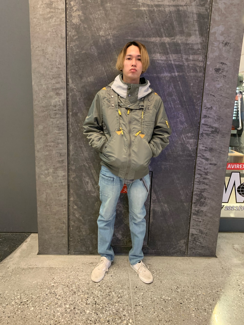「AVIREX、AVIREXBelle、AVIREX梅田店、MA-1、大人カジュアル、フライトジャケット、デニム、いいね、save、フォローお願いします🤑、いいね返し、フォローミー、フォローお願いします」｜「AVIREXの【直営店限定】ライト MA-1 リモデル タクティクス / LIGHT MA-1 REMODEL TACTICS / アヴィレックス / AVIREX（MA-1、グリーン系）」を使った、アオさん（メンズ・176cm）の秋コーディネートの1枚目の写真