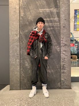 「AVIREX（アヴィレックス）のアイテム（オールインワン・サロペット）」を使った、アオさん（メンズ・176cm）の冬コーディネート
