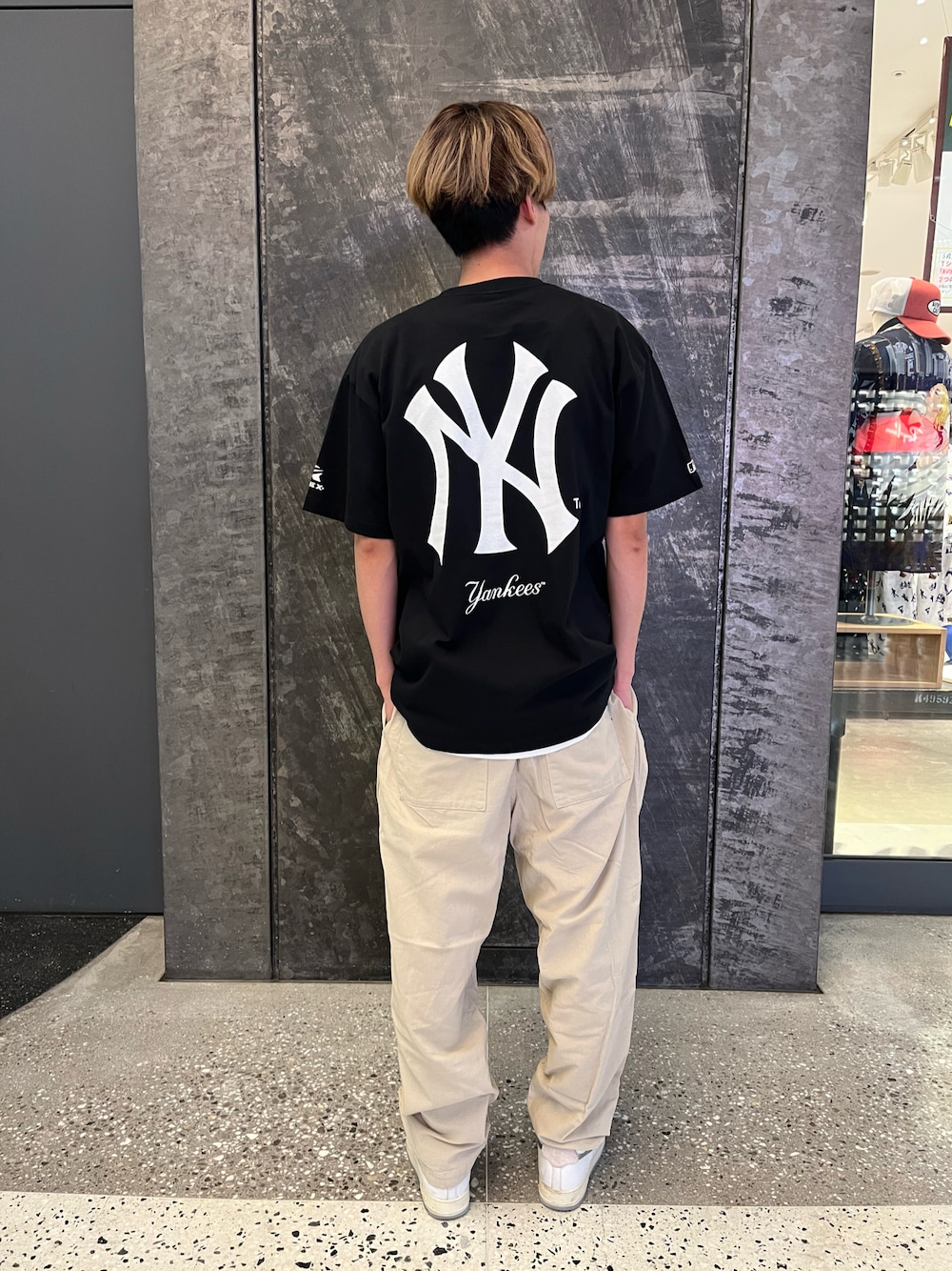 「ロゴT、AVIREX、プリントT、ootd、春コーデ、春夏コーデ、ヤンキース、MLB、AVIREXBelle、ファッションの力を信じよう」｜「AVIREXの【MLB×AVIREX】ヤンキース Tシャツ/YANKEES T-SHIRT / アヴィレックス / AVIREX（Tシャツ/カットソー、ブラック系）」を使った、アオさん（メンズ・176cm）の春コーディネートの1枚目の写真