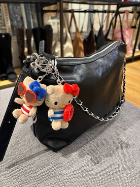 「Me%（ミィパーセント）の【HELLO KITTY】ぬいキーホルダー7　612280（キーホルダー、シルバー系）」を使った、hm4150さん（レディース）の冬コーディネート