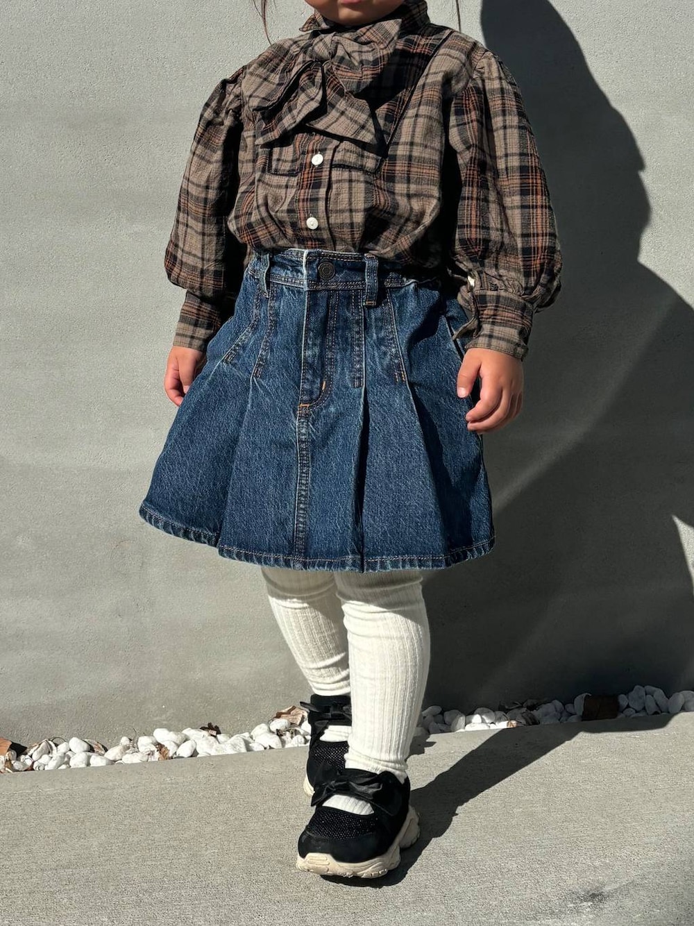 「休日コーデ、春コーデ、冬コーデ、ローリーズスタイル_LOWRYS FARM、大人女子カジュアル_LOWRYS FARM、ベーシック/シンプル、カジュアル、LOWRYS FARM」｜「LOWRYS FARMのＣＯＮＥプリーツスカート　 131390（スカート、ブルー系）」を使った、hm4150さん（キッズ・99cm）の冬コーディネートの1枚目の写真