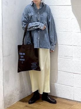 「LOWRYS FARM（ローリーズファーム）のストレッチサテンスカート　 290120（スカート、イエロー系）」を使った、hm4150さん（レディース）の春コーディネート