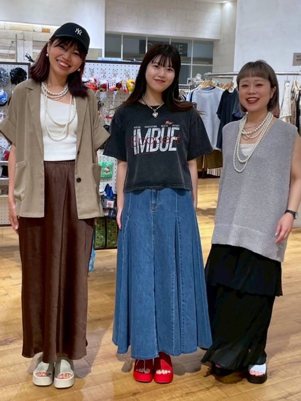 「きれいめ、高身長、着痩せ・細見え、ゆったり、休日コーデ、ママコーデ、春コーデ、夏コーデ、ローリーズスタイル_LOWRYS FARM、大人女子カジュアル_LOWRYS FARM、ベーシック/シンプル、カジュアル、LOWRYS FARM」｜「LOWRYS FARMのパールタレンネックレス　249411（ネックレス、ベージュ系）」を使った、hm4150さん（レディース・167cm）の夏コーディネートの1枚目の写真