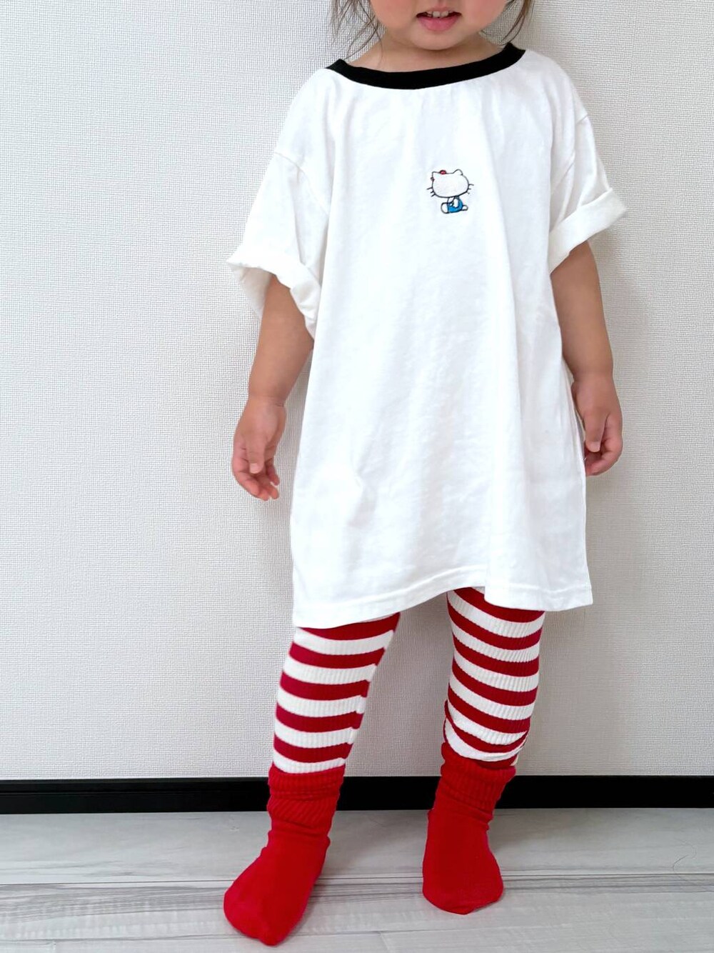 「休日コーデ、春コーデ、ローリーズスタイル_LOWRYS FARM、ベーシック/シンプル、カジュアル、LOWRYS FARM」｜「LOWRYS FARMのボーダーリブレギンス　134398（レギンス/スパッツ、レッド系）」を使った、hm4150さん（キッズ・100cm）の春コーディネートの1枚目の写真