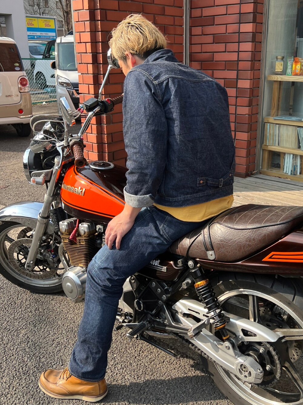 デニムジャケットを使った「バイク乗り」の人気ファッション 
