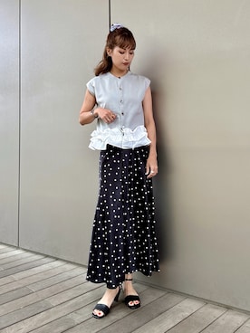「NATURAL BEAUTY BASIC（ナチュラルビューティーベーシック）のバイアスサテンナロースカート（スカート、ブラック系）」を使った、Aya.さん（レディース・162cm）の夏コーディネート