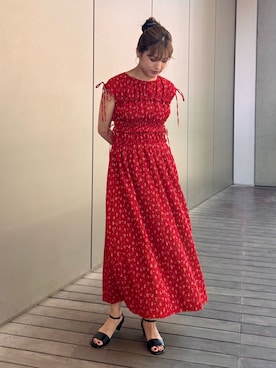 「NATURAL BEAUTY BASIC(ナチュラルビューティーベーシック)のフラワープリントドロストワンピース(ワンピース、レッド系)」を使った、Aya.さん(レディース・162cm)の春コーディネート