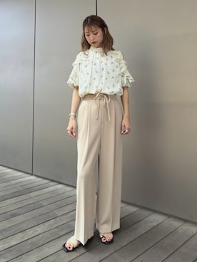 「NATURAL BEAUTY BASIC（ナチュラルビューティーベーシック）のナローリボンイージパンツ（その他パンツ、イエロー系）」を使った、Aya.さん（レディース・162cm）の夏コーディネート