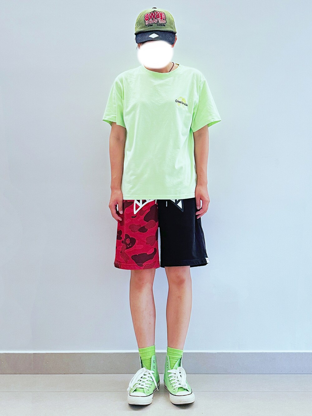 「夏コーデ、シンプル、カジュアル、Tシャツ、みどり、夏、ゆるコーデ、短パン、ショートパンツ、スニーカー、コンバース、キャンプ、おしゃれさんと繋がりたい、オトナカジュアル、オーバーサイズ」｜「ape teesのアイテム（パンツ、ブラック系）」を使った、RURURUKIAさん（レディース・165cm）の夏コーディネートの1枚目の写真