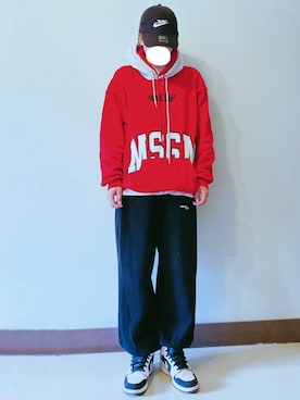 「MSGM（エムエスジーエム）のアイテム（パーカー）」を使った、RURURUKIAさん（レディース・165cm）の冬コーディネート