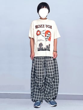 「need to knowのアイテム（Tシャツ/カットソー、ベージュ系）」を使った、RURURUKIAさん（レディース・165cm）の秋コーディネート