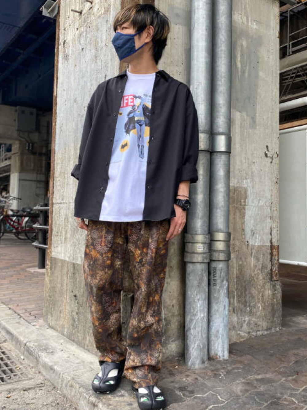 「カジュアルコーデ、ロゴT、オーバーオール、グルカサンダル、アウトドアスタイル、シャツスタイル、in the ROOTS、2nd  ROOTS、instagram、いいね、save、フォローお願いします🤑」｜「SCREEN STARSのアイテム（Tシャツ/カットソー、ホワイト系）」を使った、ROOTS_official @相互さん（メンズ・170cm）の夏コーディネートの1枚目の写真