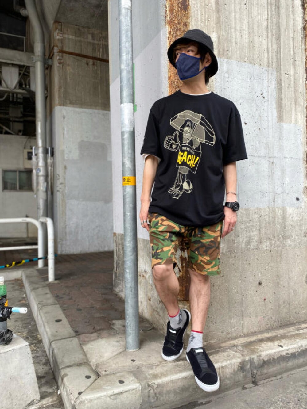 「アウトドアスタイル、キャンプ、シンプルコーデ、真夏のアクティブスタイル、カジュアルコーデ、サンダル、大人カジュアル」｜「HAGHERのアイテム（キャップ、グレー系）」を使った、ROOTS_official @相互さん（メンズ・170cm）の夏コーディネートの1枚目の写真
