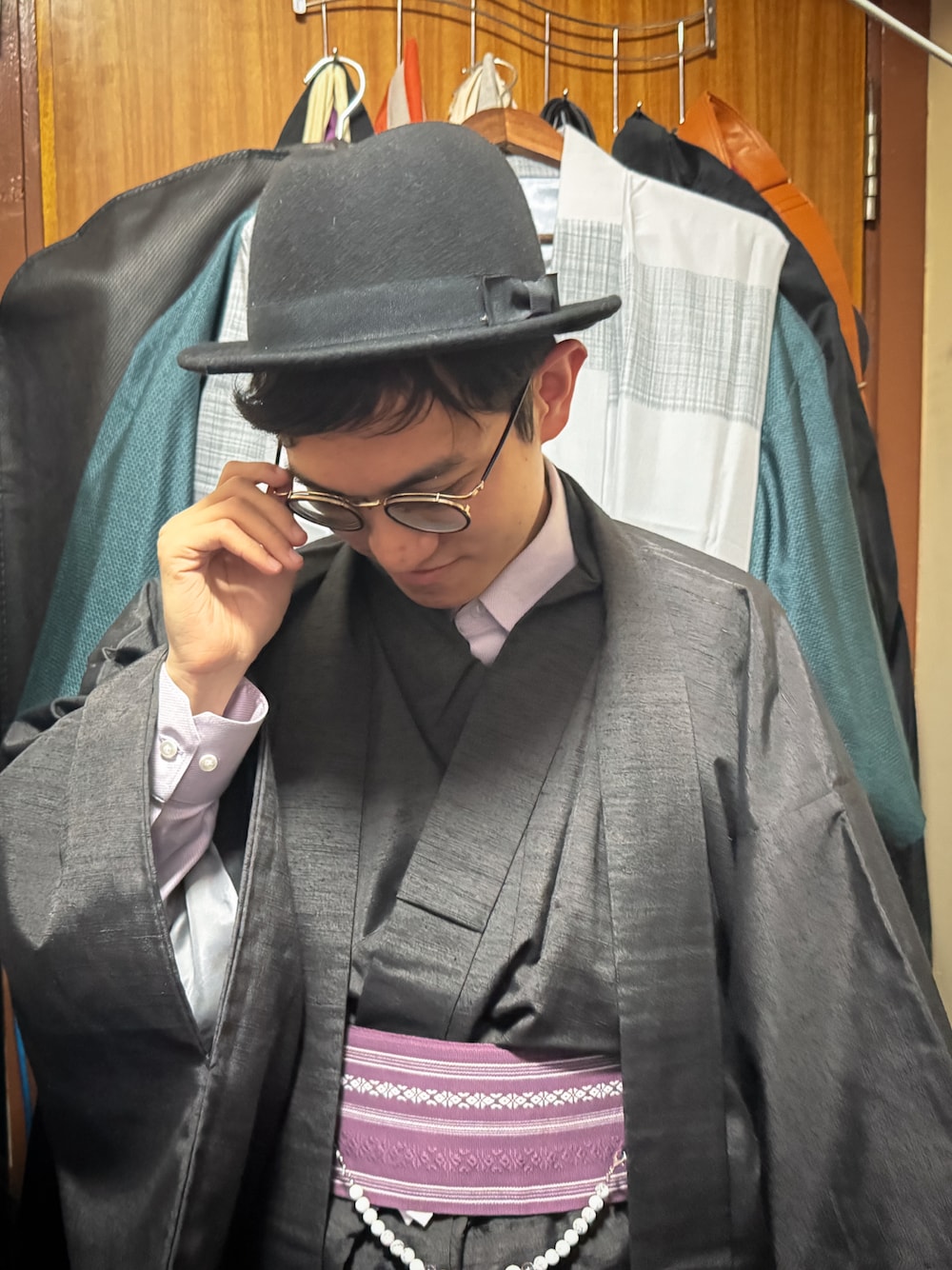 「G2000 のアイテム（ビジネスシャツ、パープル系）」を使った、hypervaveさん（メンズ・169cm）の冬コーディネートの1枚目の写真