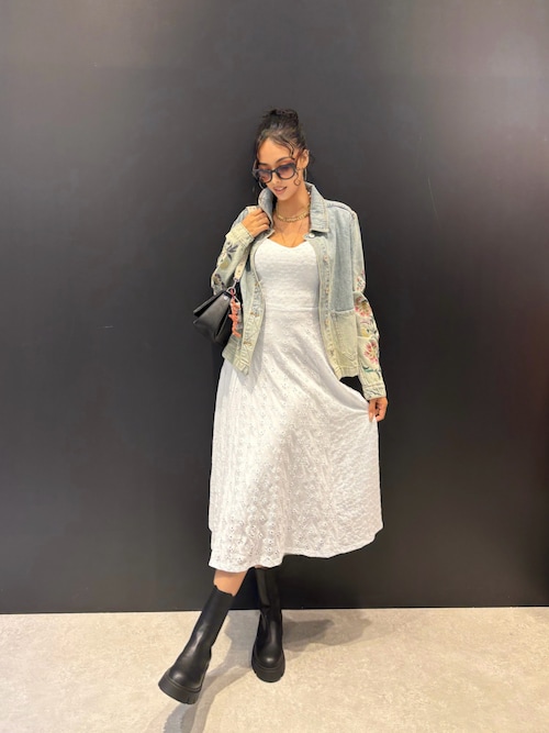 美品！デジグアルDesigual 花柄スエード調ジャケット 44 デシグアル Desigual スエード調 バイカージャケット （ホワイト