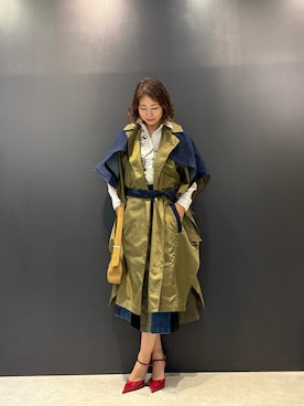 「アイテム（レインコート/ポンチョ）」を使った、Desigual 名古屋 STAFFさん（レディース・160cm）の秋コーディネート
