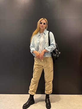「アイテム（デニムジャケット）」を使った、Desigual 名古屋 STAFFさん（レディース・170cm）の夏コーディネート