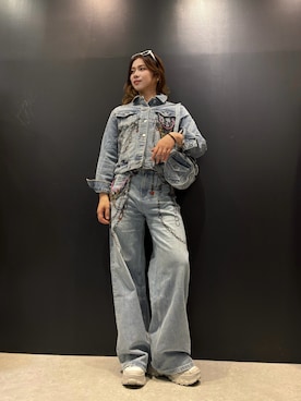 「Desigual（デシグアル）のチェーン柄プリント チャーム付きデニムジャケット（デニムジャケット、ブルー系）」を使った、Desigual 名古屋 STAFFさん（レディース・170cm）の春コーディネート