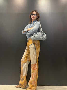 「Desigual（デシグアル）のアートフラワープリントストレートパンツ（その他パンツ、イエロー系）」を使った、Desigual 名古屋 STAFFさん（レディース・170cm）の春コーディネート
