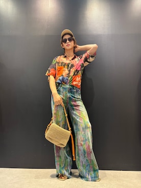 「Desigual（デシグアル）のフローラルグラフィックオープンカラー半袖シャツ（シャツ/ブラウス、レッド系）」を使った、Desigual 名古屋 STAFFさん（レディース・170cm）の夏コーディネート