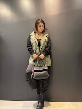「アイテム（カーゴパンツ）」を使った、Desigual 名古屋 STAFFさん（レディース・165cm）の秋コーディネート