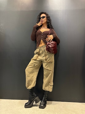 「Desigual（デシグアル）の薄手のボタン付きセーター（ニット/セーター、ブラウン系）」を使った、Desigual 名古屋 STAFFさん（レディース・170cm）の春コーディネート