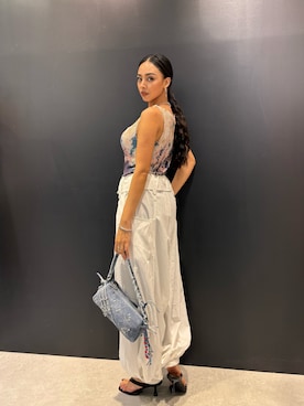 「Desigual（デシグアル）のアイテム（パンツ、ホワイト系）」を使った、Desigual 名古屋 STAFFさん（レディース・170cm）の夏コーディネート