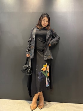 「Desigual（デシグアル）の花柄のアシンメトリードレス（ワンピース、ブラック系）」を使った、Desigual 名古屋 STAFFさん（レディース・170cm）の春コーディネート