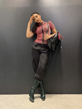 「Desigual（デシグアル）のダブルジップハイネックリブニット（Tシャツ/カットソー、レッド系）」を使った、Desigual 名古屋 STAFFさん（レディース・170cm）の冬コーディネート