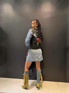 「アイテム（デニムジャケット）」を使った、Desigual 名古屋 STAFFさん（レディース・165cm）の秋コーディネート