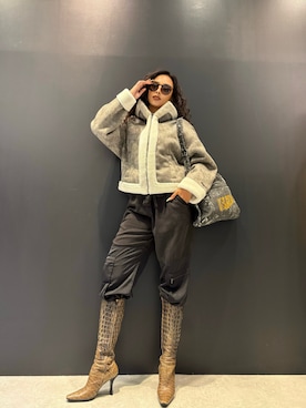 「アイテム（カーゴパンツ）」を使った、Desigual 名古屋 STAFFさん（レディース・165cm）の秋コーディネート