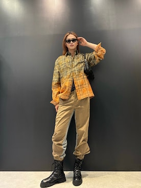 「アイテム（ボディバッグ/ウエストポーチ）」を使った、Desigual 名古屋 STAFFさん（レディース・165cm）の秋コーディネート